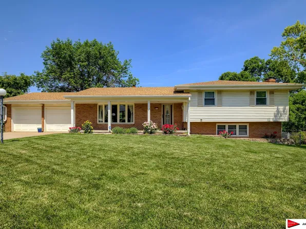 9806 Charles St, Omaha, NE 68114