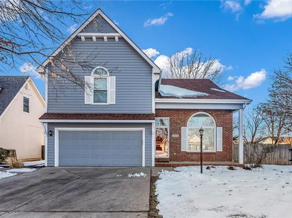 1800 Carmel Dr, Lawrence, KS 66047