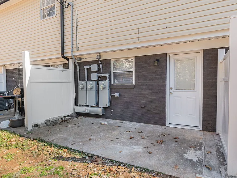 300 Holly Cir — Photo 13
