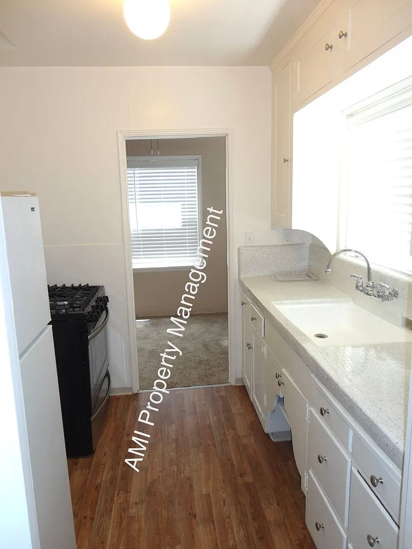Updated One Bedroom Cottage!! — Photo 2