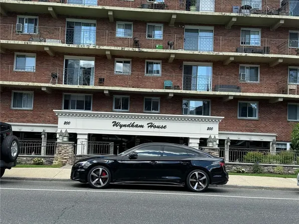 200 Atlantic Avenue #307, Lynbrook, NY 11563