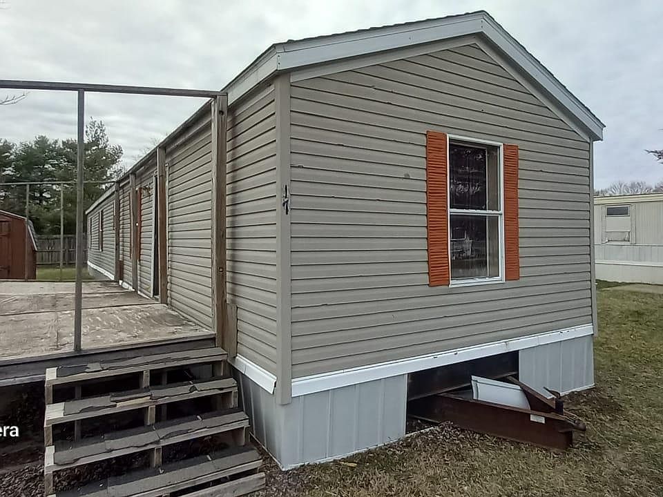 2nd image of 204 E Hegeler Ln #H17