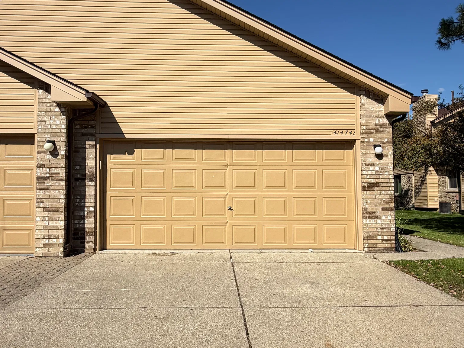 2 bed, 1094 sqft, $2,200 — Photo 1