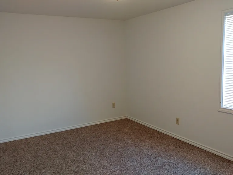 3242 Hilyard Ave — Photo 9