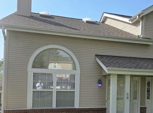 54 Meadow Run Ct, Saint Charles, MO 63303