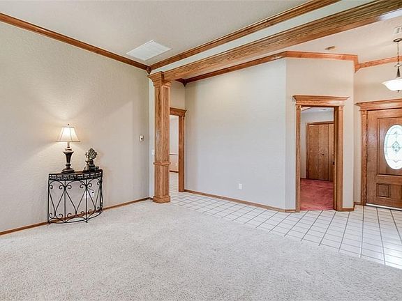 Look at the details on all this beautiful woodwork.