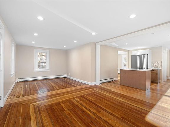 4th image of 94 Kay St