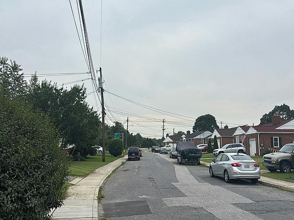 5th image of 908 Wanda Rd