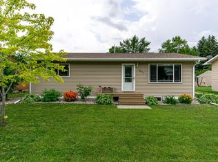 2611 9th Ave S, Grand Forks, ND 58201