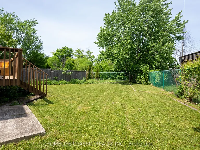 32 Rosenfeld Dr — Photo 38