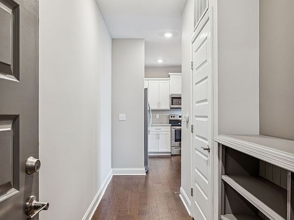 5th image of 1000 Vintage Green Ln #1104