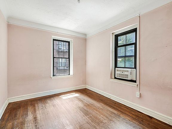 4th image of 2 Grace Ct APT 4N