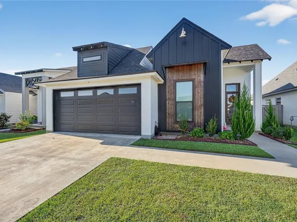 120 Lakes Edge Dr, Broussard, LA 70518