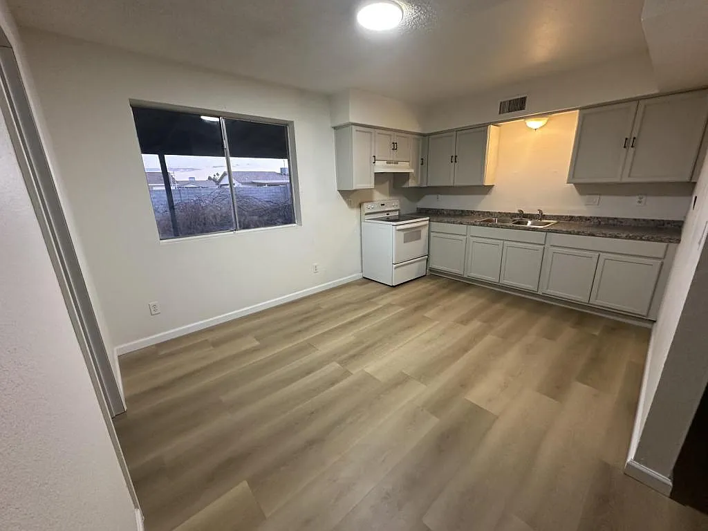 9221 W Gary Rd — Photo 2
