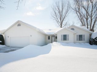 1407 William Dr, Onalaska, WI 54650
