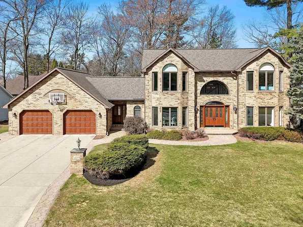 120 Garden Gate Ct, Green Bay, WI 54313