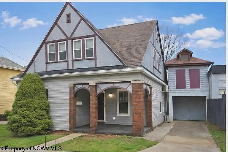 126 Anderson St photo 1