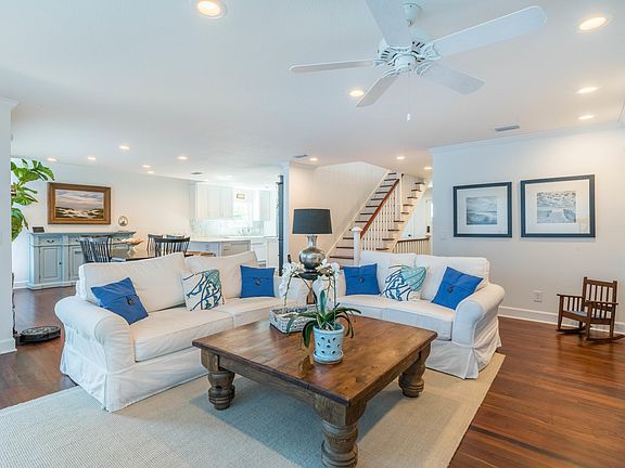 5th image of 1877 BEACH Avenue