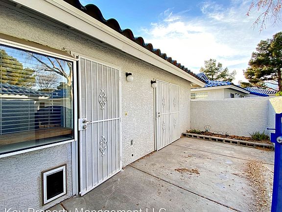 4th image of 2021 Chertsey Dr Unit A