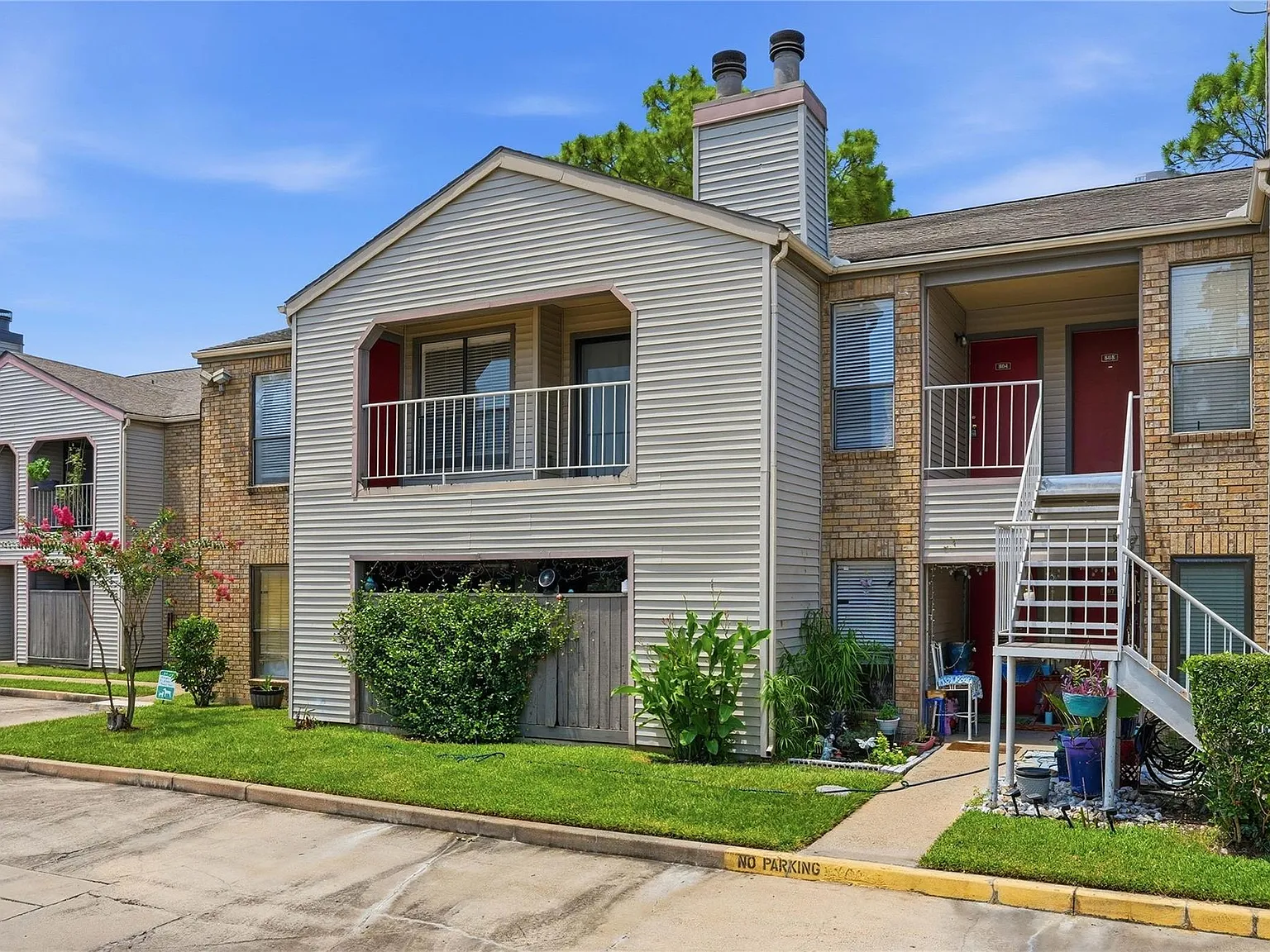 1 bed, 1.0 bath, 891 sqft, $1,375 — Photo 2
