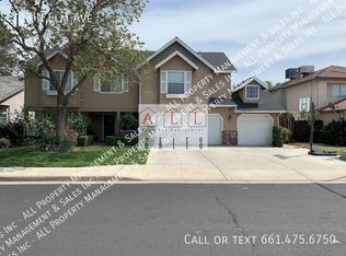 703 N Elm Ave, Clovis, CA 93611