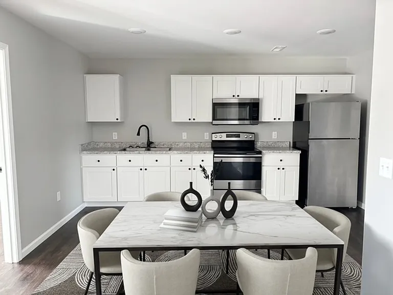 1300 W Mar Elm St — Photo 1