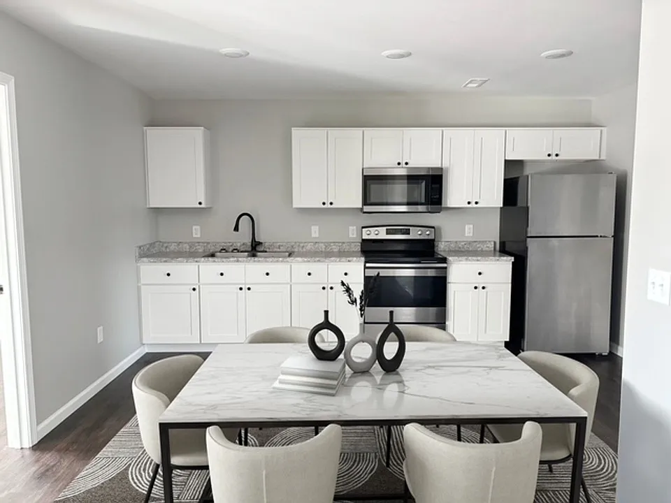 1300 W Mar Elm St