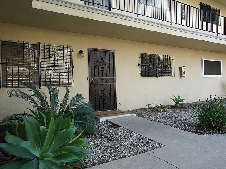 35 El Nido Ave #2 — Photo 12