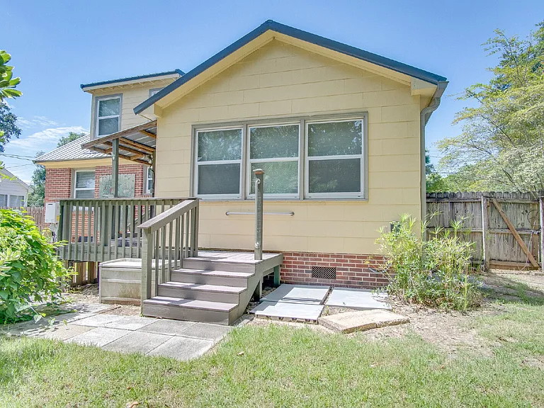 1613 E Jordan St — Photo 26