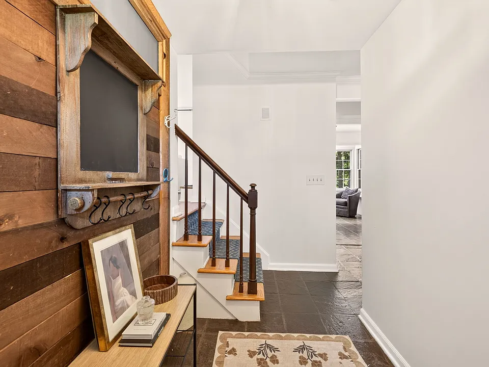 218 East St