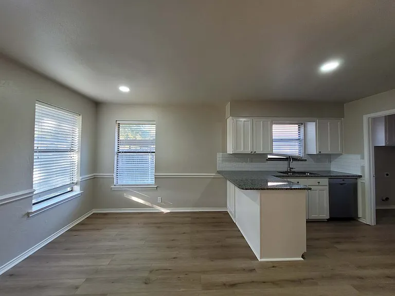 776 Santa Fe Trl — Photo 10