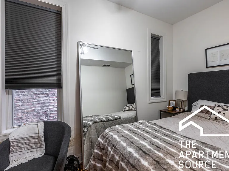 1937 N Winchester Ave #2 — Photo 3