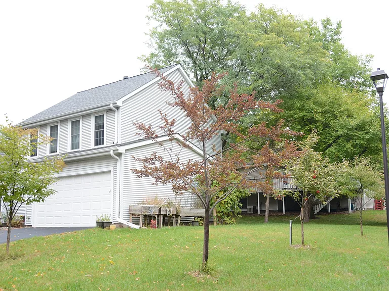 8811 Hawthorne Dr — Photo 43