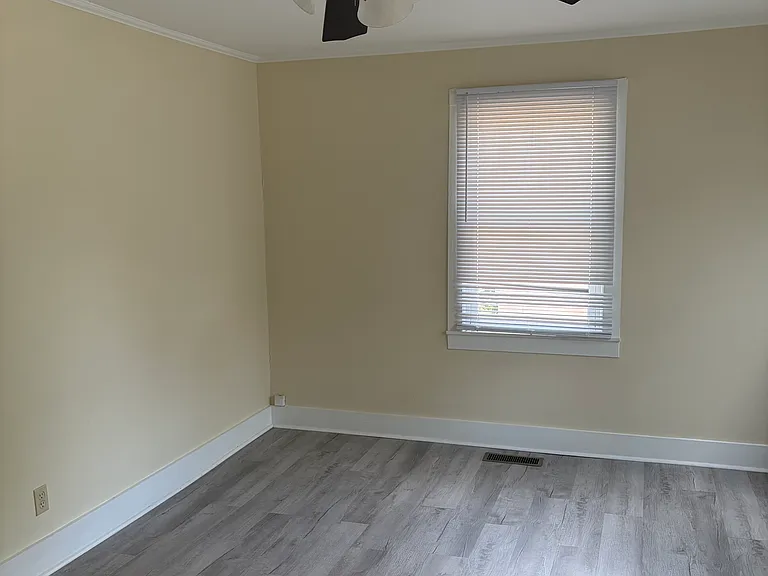 717 Hoover St — Photo 2