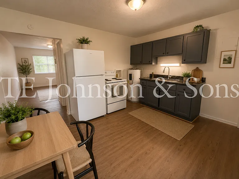 1137 N Cameron Ave #C — Photo 4