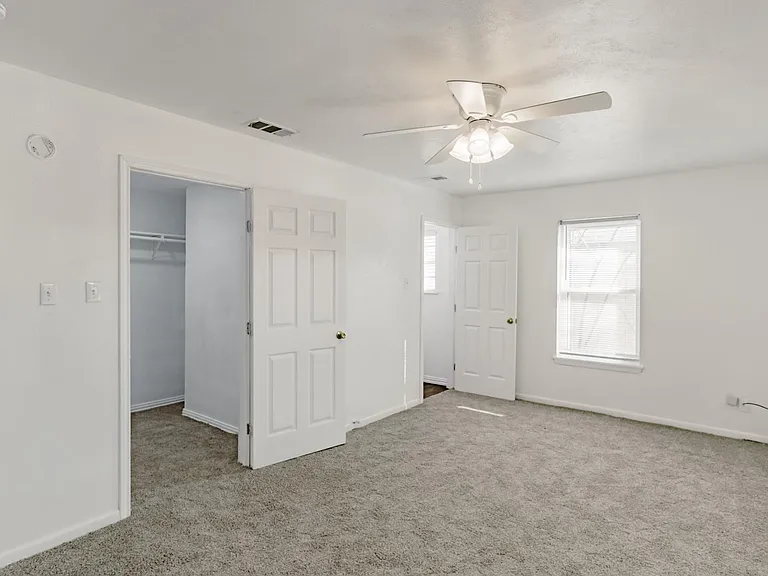 5821 Circular Dr — Photo 10