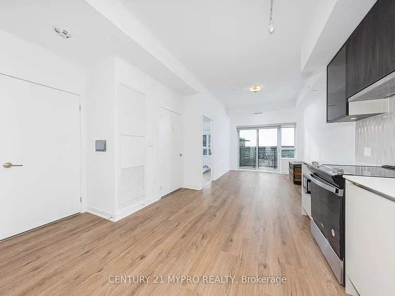 395 Dundas St W #Penthouse 02 — Photo 6