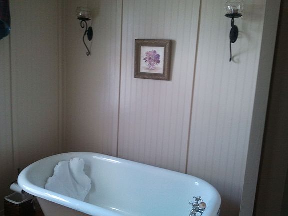 claw foot tub for soaking