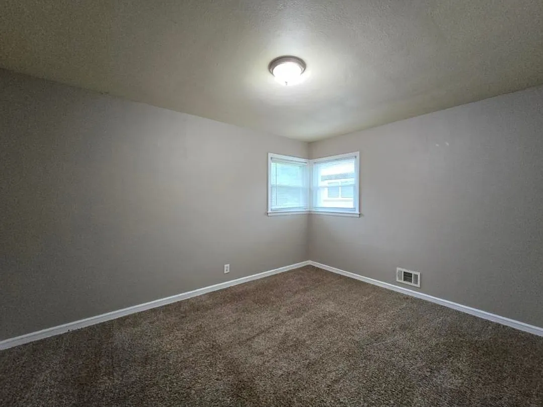 2 bed, 900 sqft, $1,200 — Photo 4