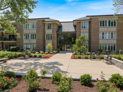 2 Oak Brook Club Dr APT B207, Oak Brook, IL, 60523