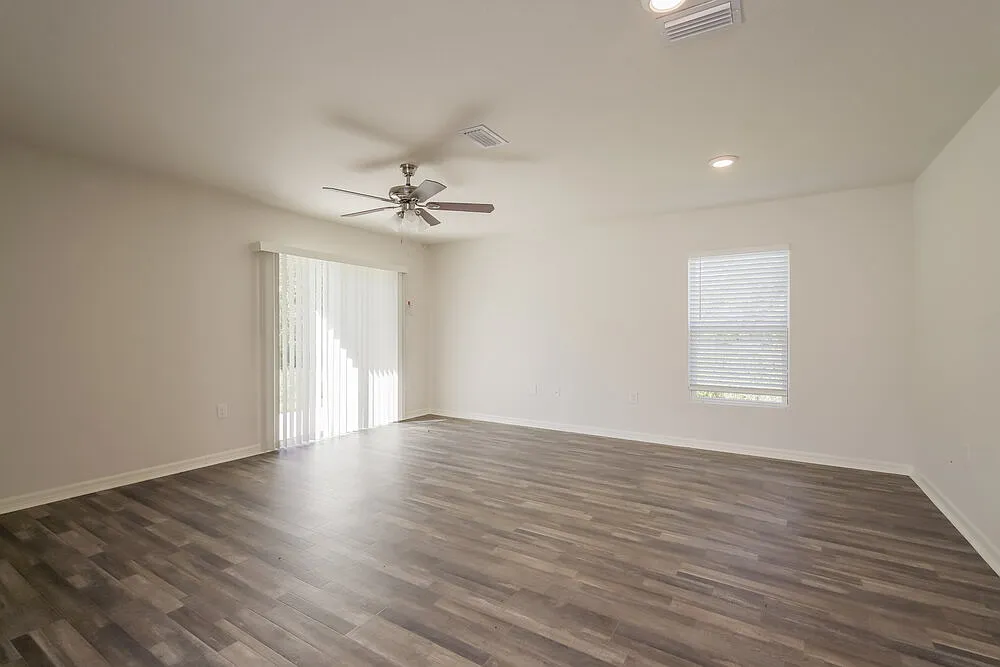 3 bed, 2.0 bath, 1272 sqft, $1,885 — Photo 4