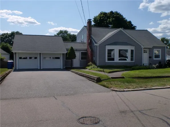 86 Rice St, Pawtucket, RI 02861