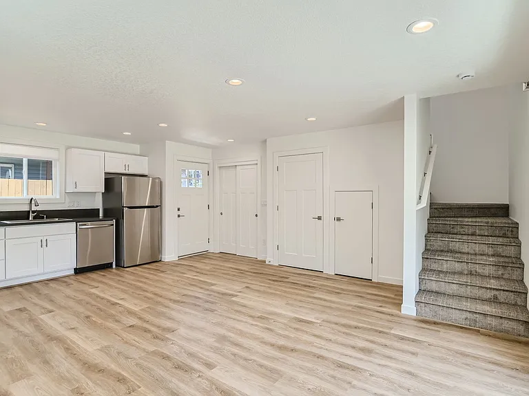 4300 SE 79th Ave — Photo 2