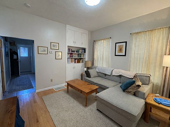 3rd image of 14 Chelsea St APT 2