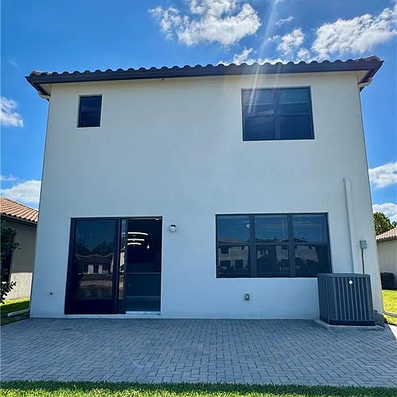 8984 Madrid Cir — Photo 25
