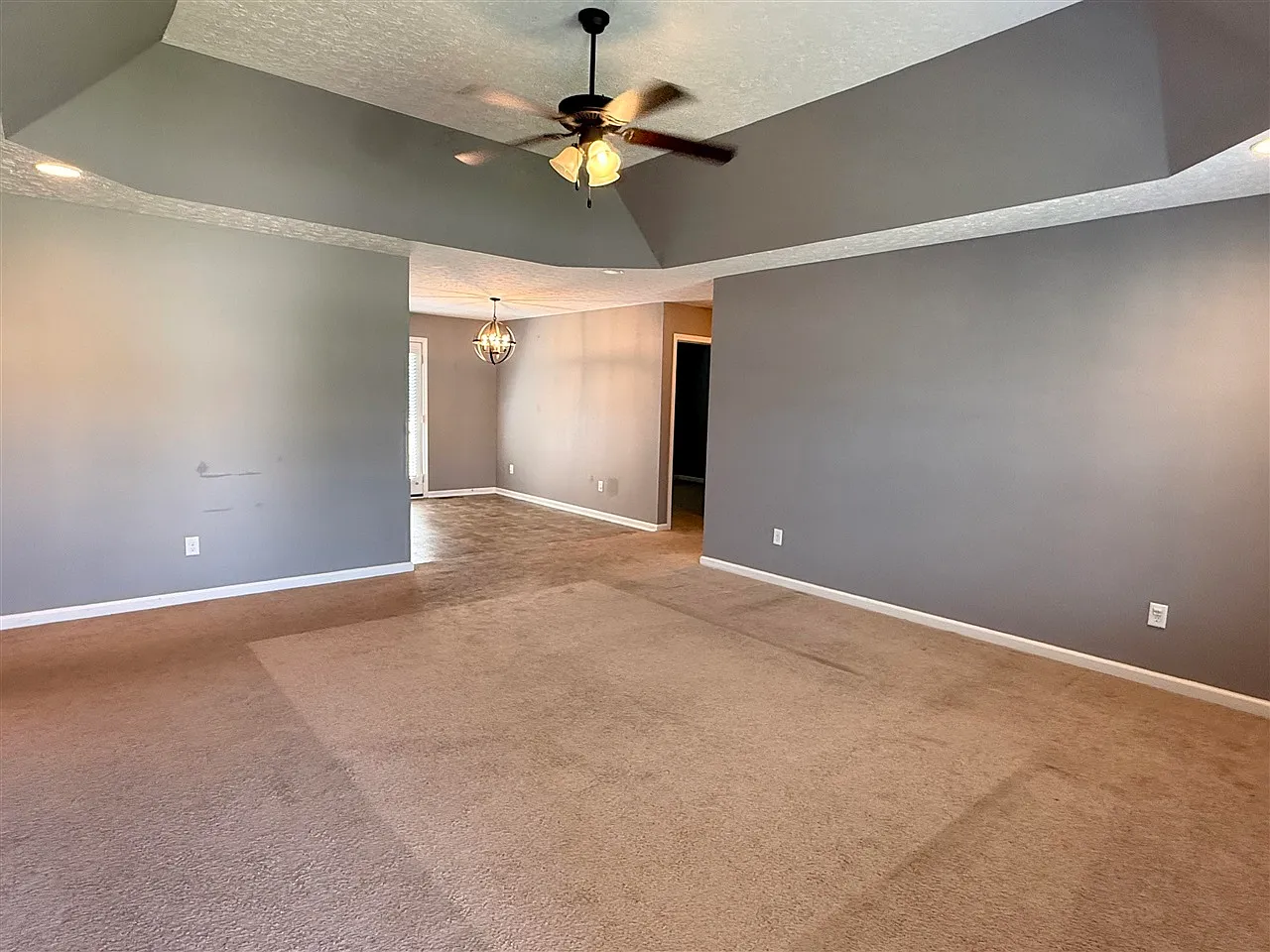 3 bed, 1420 sqft, $1,600 — Photo 2