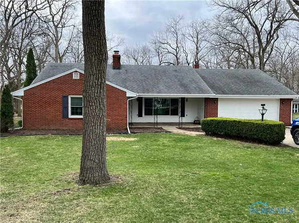4902 E Woodland Dr, Port Clinton, OH 43452