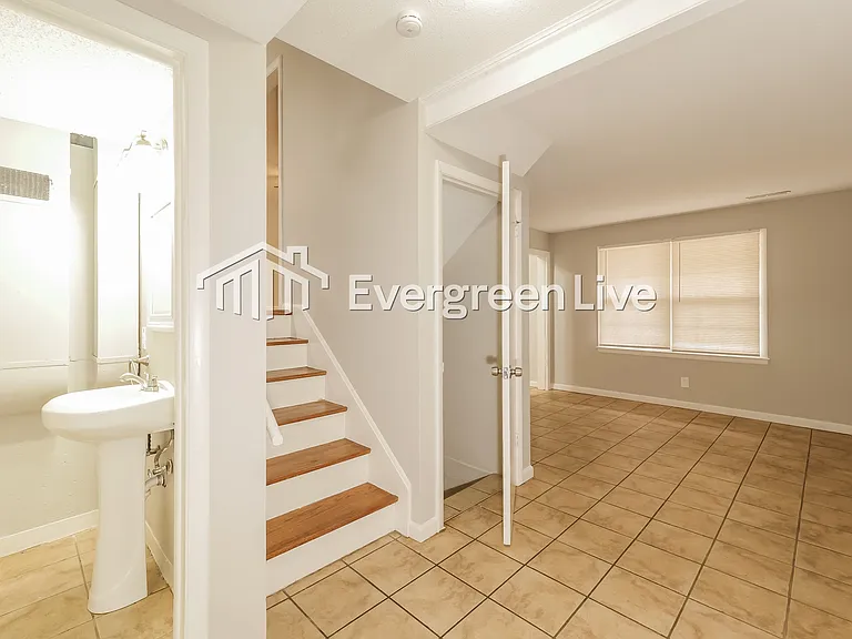 9408 Richmond Ave — Photo 3