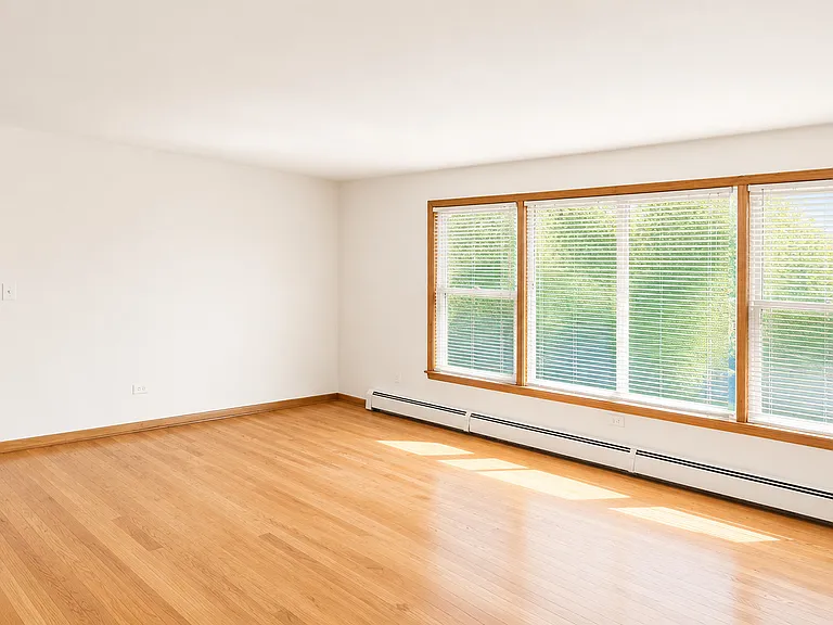 5834 W Montrose Ave #2N — Photo 3