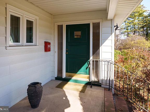 3rd image of 70 Braeburn Dr